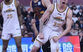 雷速官网下载-球队奋力抗击强敌，一往无前向胜利冲刺