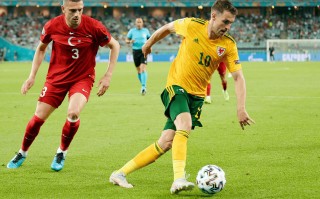 雷速官网-竞争日益激烈，各国运动员竞相争锋