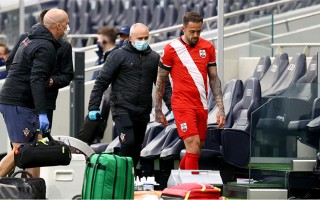 雷速官网下载-莱切斯特城遭连败！坐失机会备受质疑