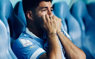 雷速-卡瓦尼进球后产生争议，解说怒批判裁判