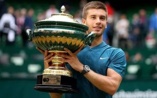 雷速官网下载-鹦鹉军团猛将英勇绝杀，夺取胜利头衔