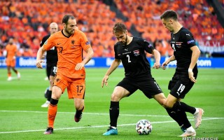 雷速官网-俄罗斯国家队在欧洲杯预选赛中表现绝佳，稳扎稳打！