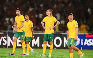 雷速官网下载-澳洲球员全情投入比赛，迎接胜利