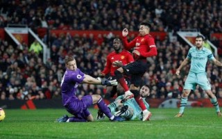 雷速官网下载-阿森纳逆转战平狼队，保住前四席位