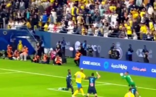 雷速直播-一场激烈的足球比赛让球迷沸腾不已