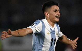 雷速官网下载-阿根廷女足梦寻冠军，全力以赴