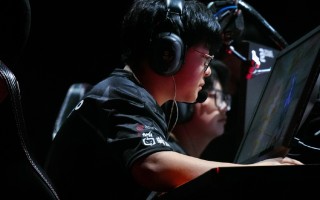 雷速-小球运动员精彩绝伦，技艺展现高超水平