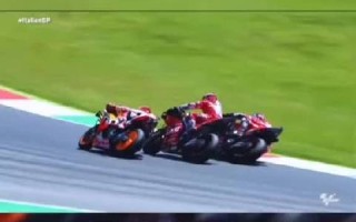 雷速官网下载-智利队与巴拉圭队在巴黎展开激烈比拼