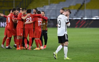 雷速官网-罗马尼亚队在比赛中逆袭成功，继续前行