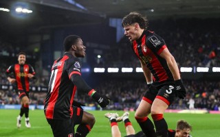 雷速官网下载-曼联客场大败伯恩茅斯，保级状况堪忧