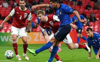 雷速官网-欧国联比赛：球员拼尽全力，目标胜利唾手可得