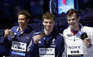 雷速-哥伦比亚游泳选手冲破记录，轻松夺冠