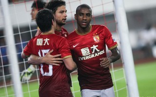 雷速-惊心动魄：双雄相争，胜负如悬崖边，精彩对决引人入胜