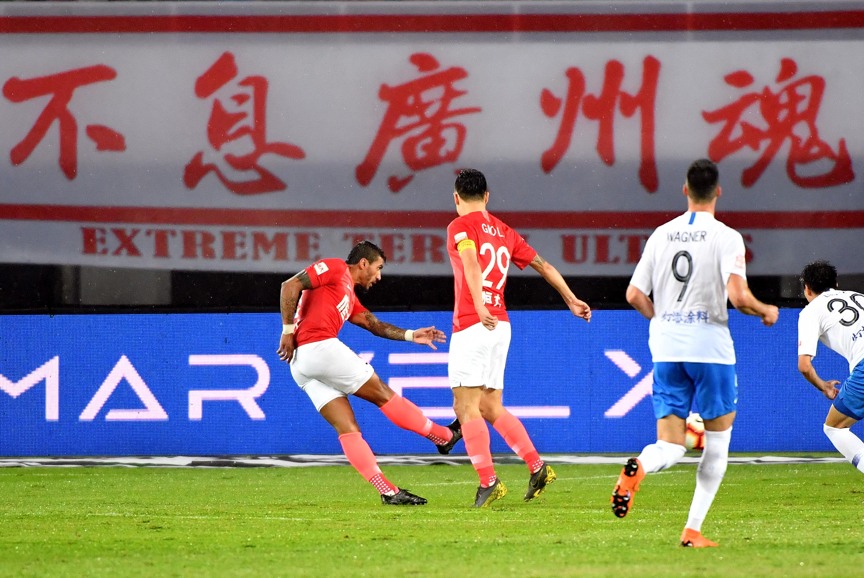 雷速官网-天津泰达在客场战平广州恒大，拿到宝贵积分-第1张图片-雷速官网