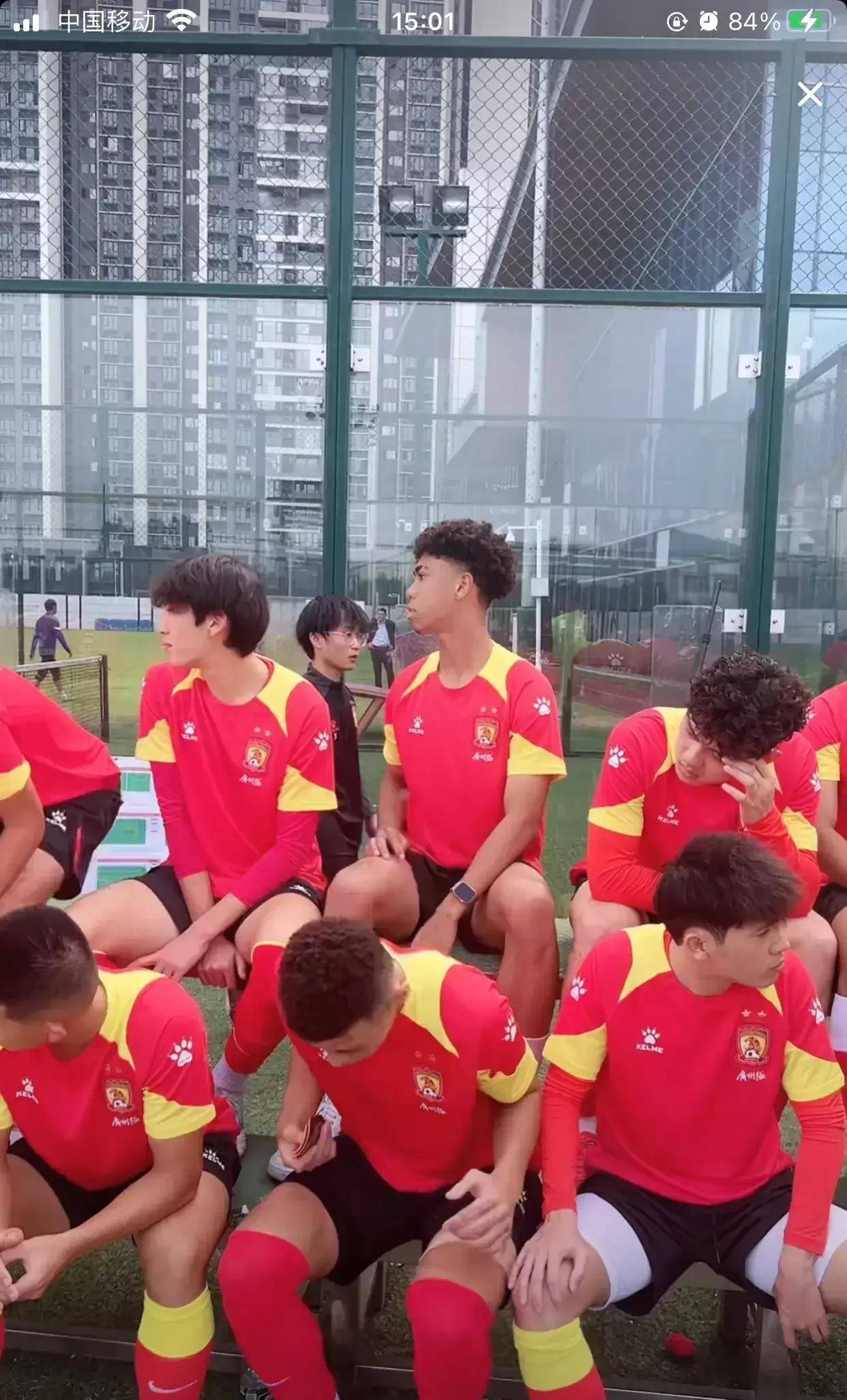 雷速官网下载-年轻球员在足球场上展现出色表现-第2张图片-雷速官网