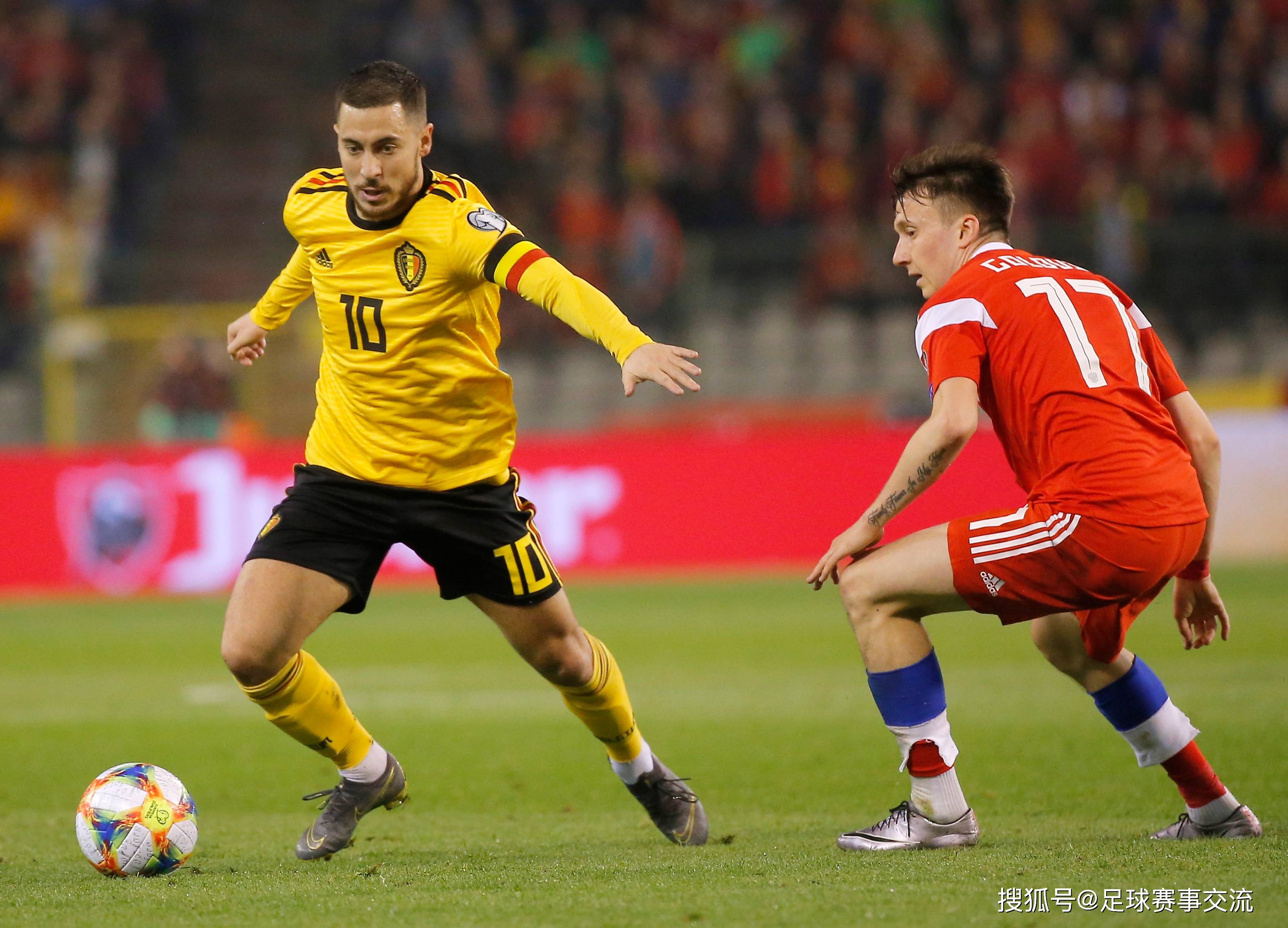 雷速直播-一场激烈的足球比赛让球迷沸腾不已-第2张图片-雷速官网 雷速直播-一场激烈的足球比赛让球迷沸腾不已-第2张图片-雷速官网