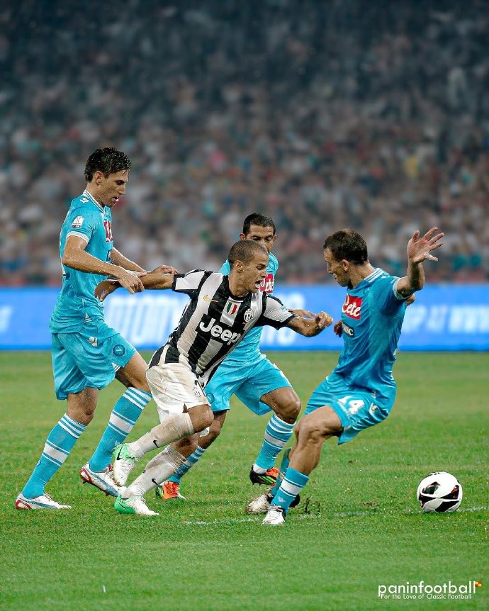 雷速-疯狂的足球赛场，意大利喜获胜利-第2张图片-雷速官网