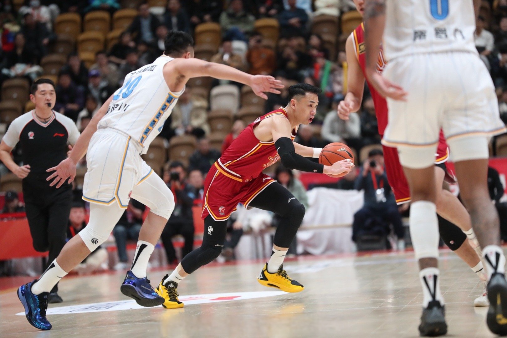 雷速官网-山西汾酒与辽宁北六，谁能称霸球场？-第1张图片-雷速官网