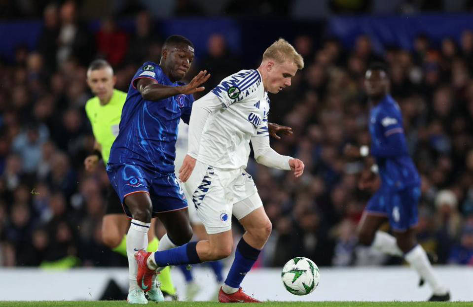 雷速官网-切尔西中场梅开二度，莱斯特城遭遇重挫-第1张图片-雷速官网