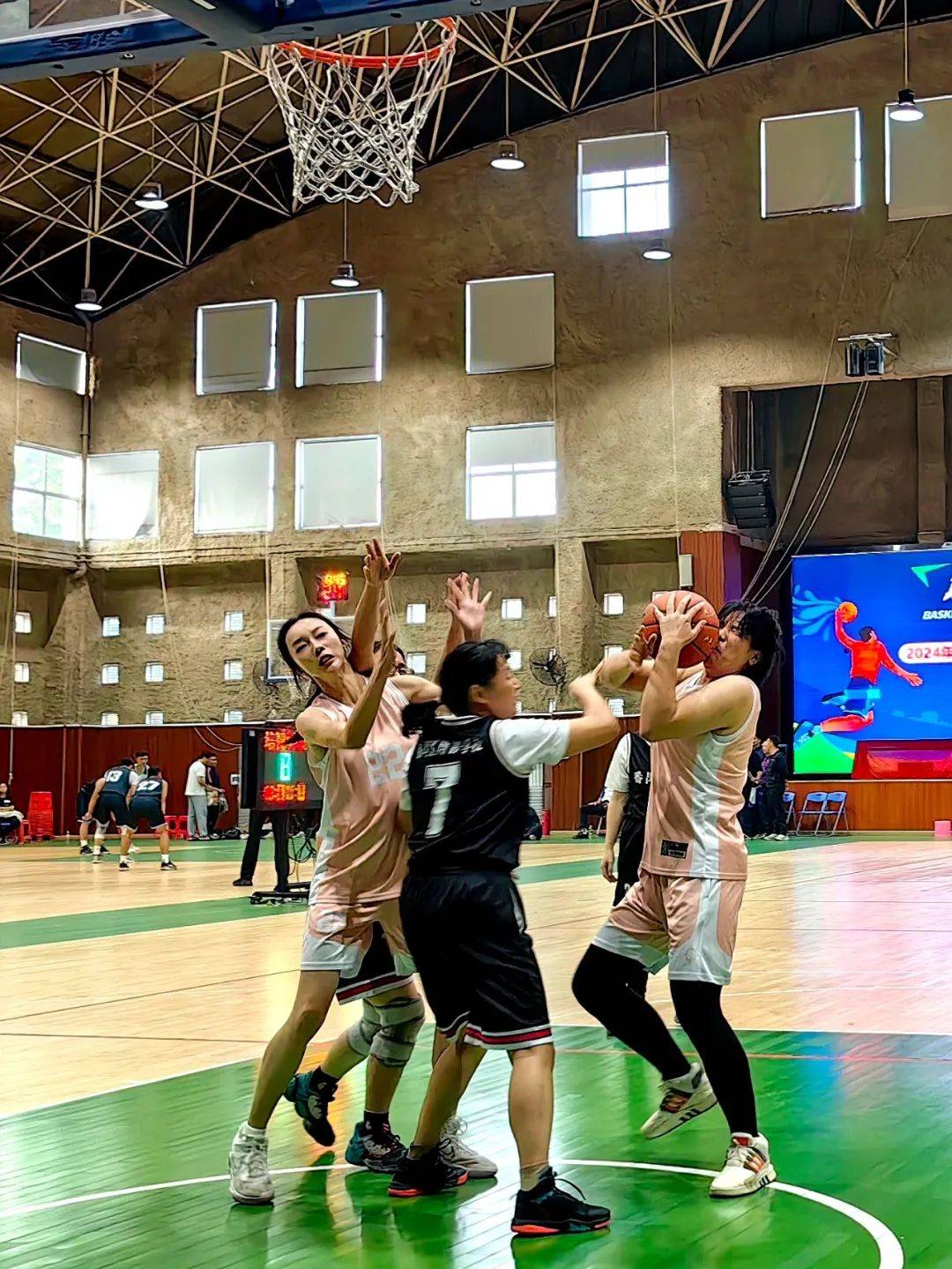 雷速官网下载-亚洲篮球锦标赛上演精妙传球,场上对抗激烈-第2张图片-雷速官网 雷速官网下载-亚洲篮球锦标赛上演精妙传球,场上对抗激烈-第2张图片-雷速官网