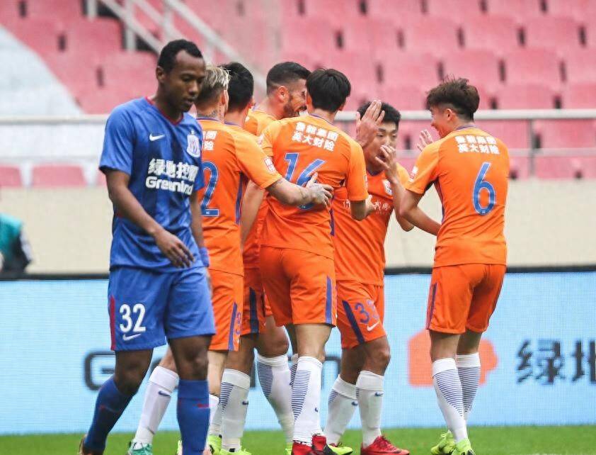 雷速官网下载-足球锦标赛决赛即将开战，球迷期待旗开得胜-第1张图片-雷速官网