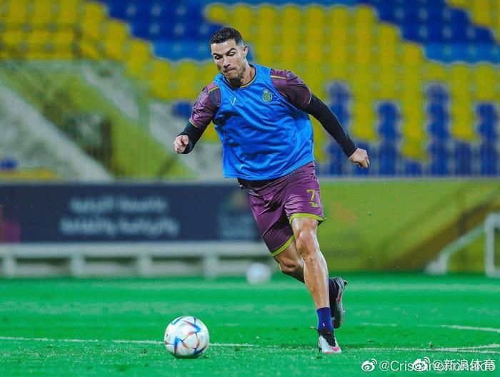 雷速官网下载-C罗带伤继续战斗,表现仍然抢眼-第1张图片-雷速官网 雷速官网下载-C罗带伤继续战斗,表现仍然抢眼-第1张图片-雷速官网