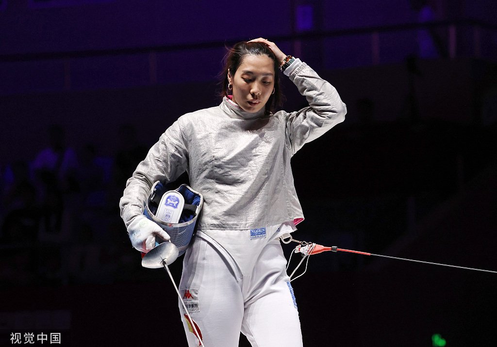 雷速官网-西班牙击剑选手意气风发，夺得银牌-第1张图片-雷速官网