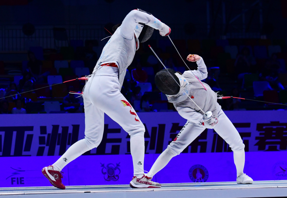 雷速官网-西班牙击剑选手意气风发，夺得银牌-第2张图片-雷速官网