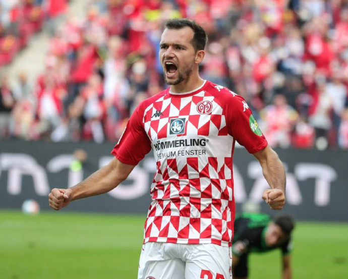 雷速官网下载-美因茨客场不敌沃尔夫斯堡，遭遇失利-第1张图片-雷速官网