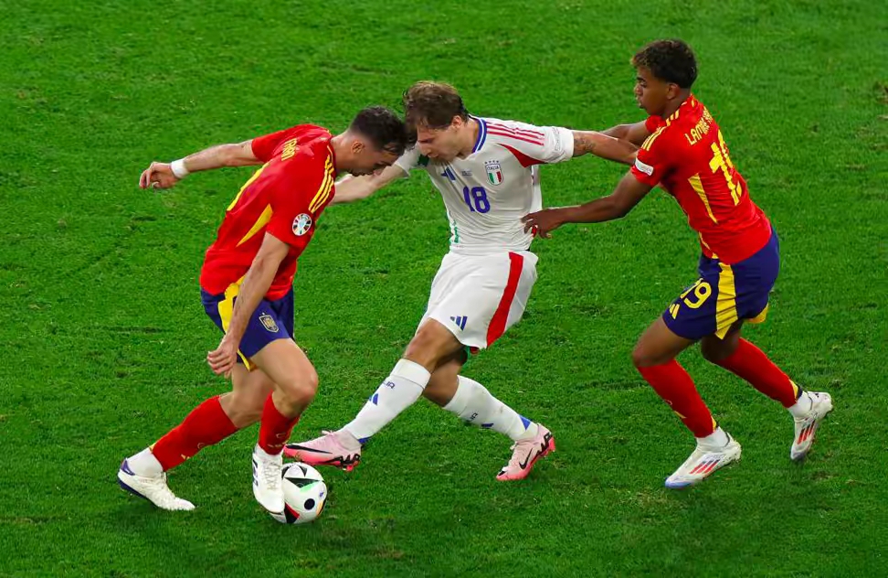 雷速-欧洲杯预选赛战况激烈,球队实力对决秀技-第1张图片-雷速官网 雷速-欧洲杯预选赛战况激烈,球队实力对决秀技-第1张图片-雷速官网