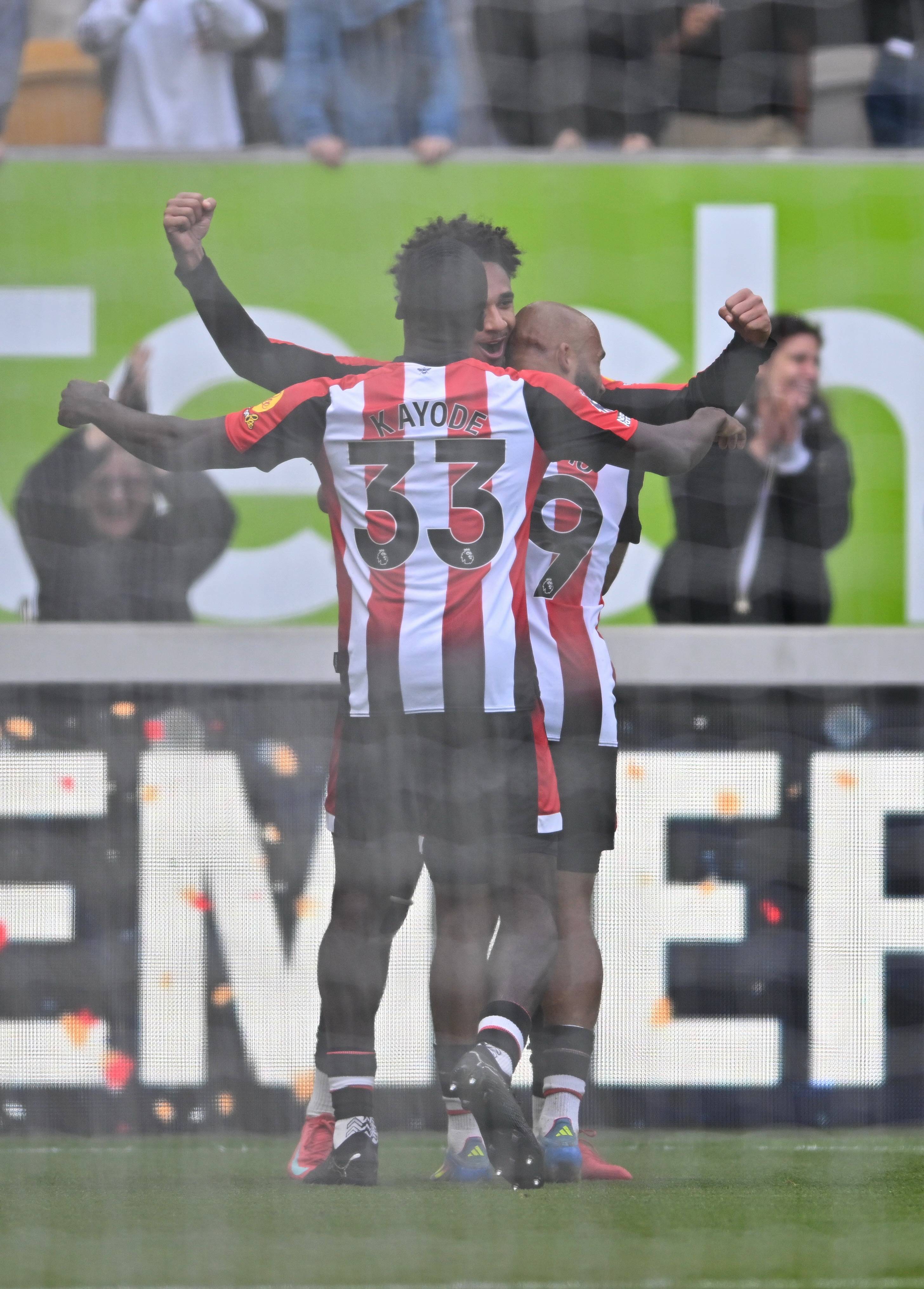 雷速官网下载-曼联主场告捷,红魔球迷欢呼雀跃-第1张图片-雷速官网 雷速官网下载-曼联主场告捷,红魔球迷欢呼雀跃-第1张图片-雷速官网